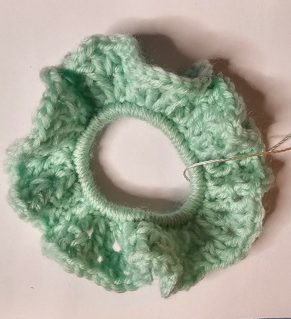 Mint waves scrunchy
